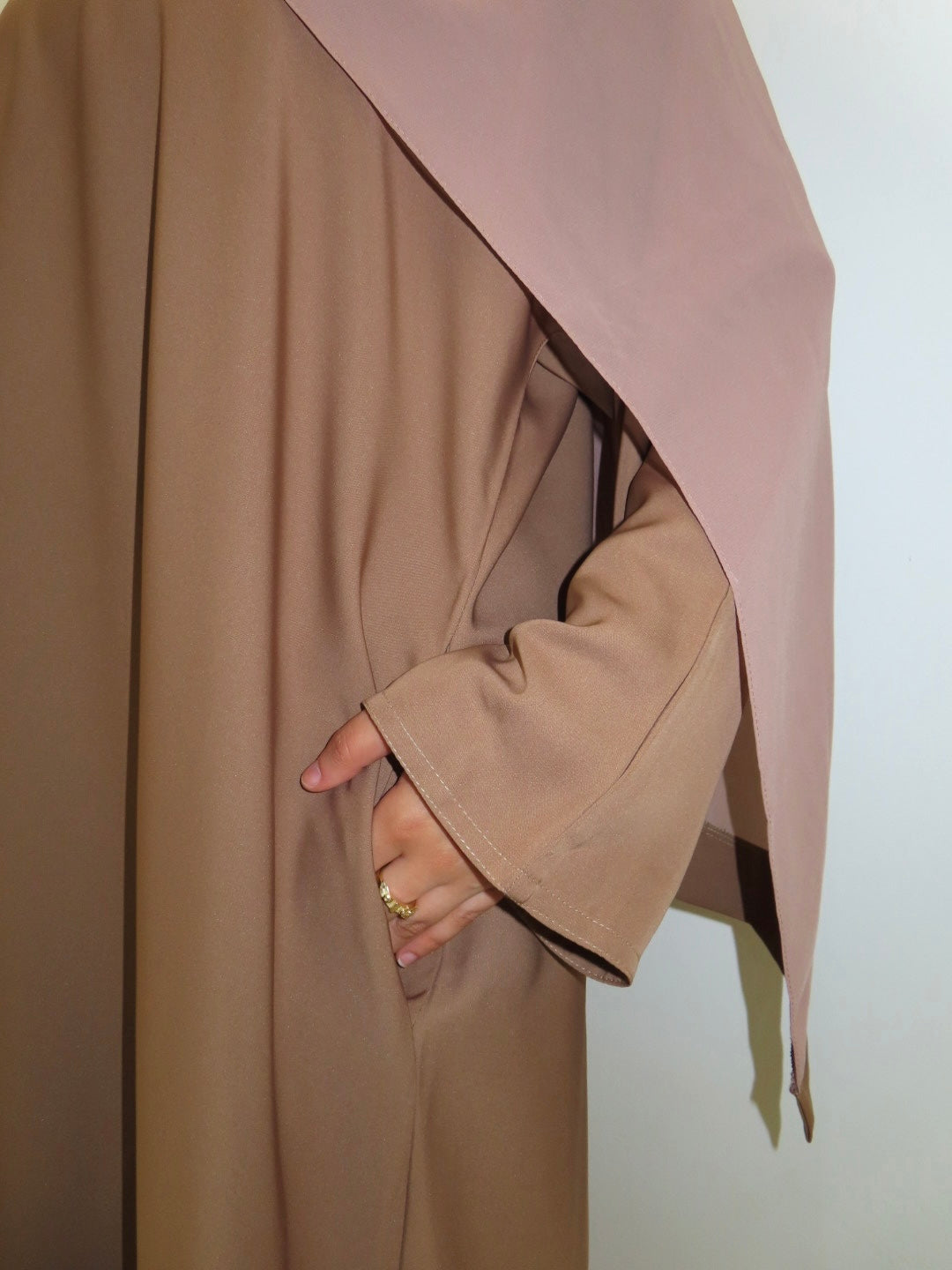 Brown closed abaya with pockets