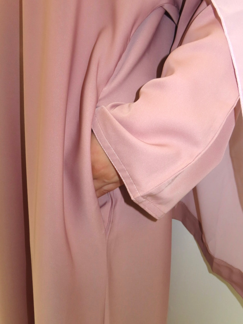 Pink closed abaya with pockets