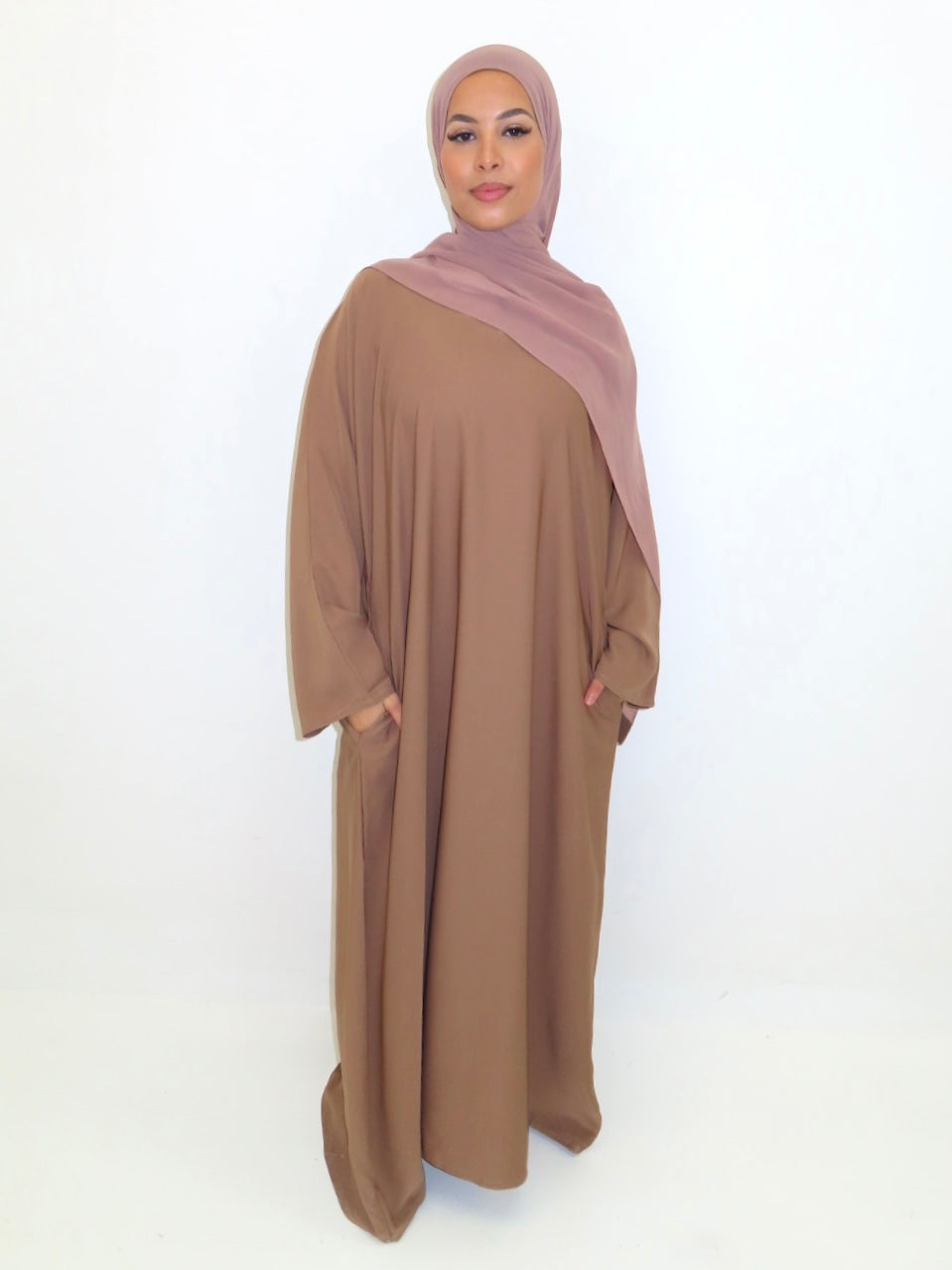 Brown closed abaya with pockets
